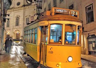 Lisboa por la noche y Show Fado con cena incluida – 4h
